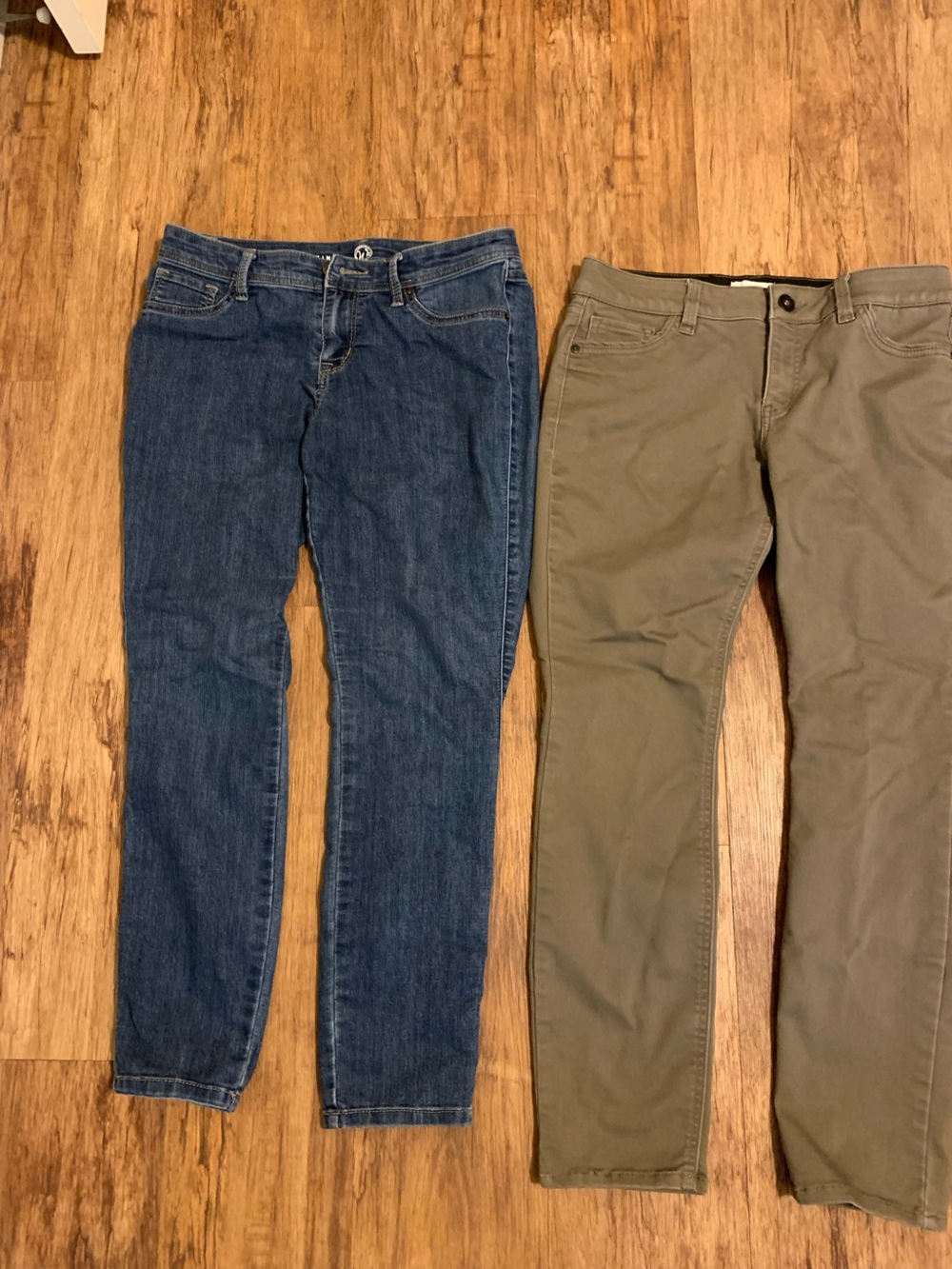Lot of 2 women’s 8P straight/slim leg jeans. Gloria Vanderbilt & Westport 62